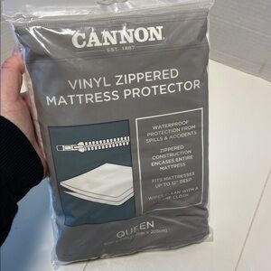 Vintage Cannon brand queen-sized zippered vinyl mattress protector Brand New